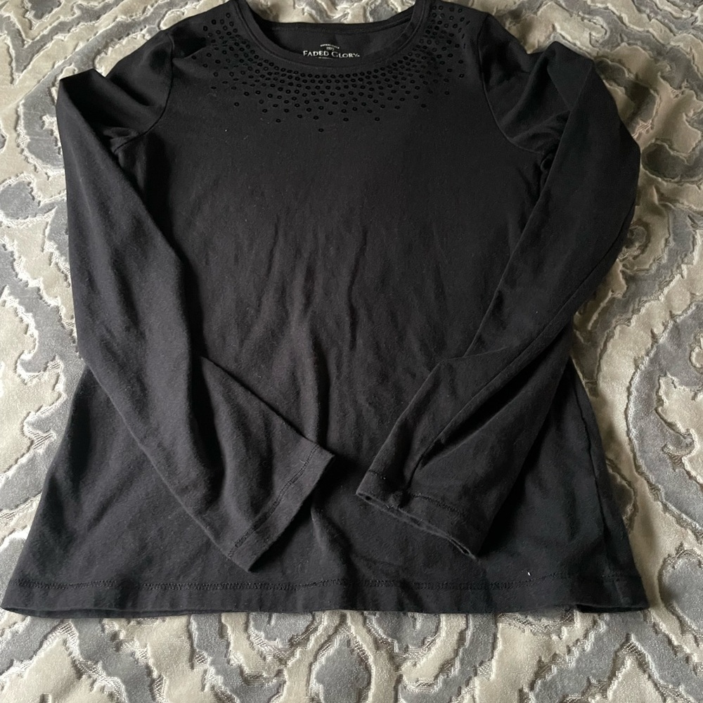 Good used long sleeve t-shirt crew neck w/sequin around the neck Sz: XL